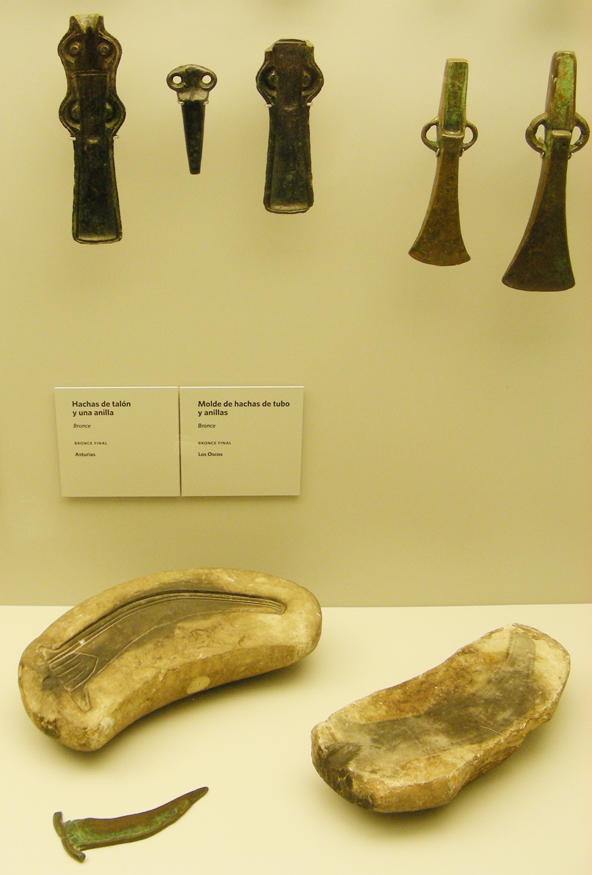 Museo Arqueologico Asturias_Moldes de hachas_Megalitismo Edad del Bronce_Carlos Marin Suarez_2013 05 10